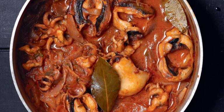 Σουπιές κρασάτες και νηστίσιμο μουσακά την Μ.Τρίτη στην ΚΑΤΣΑΡΟΛΑ!