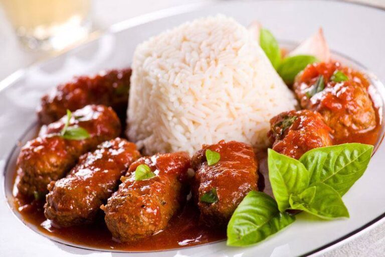 Σουτζουκάκια σμυρνέικα και τορτίγιες  κοτόπουλο την Πέμπτη στην ΚΑΤΣΑΡΟΛΑ!