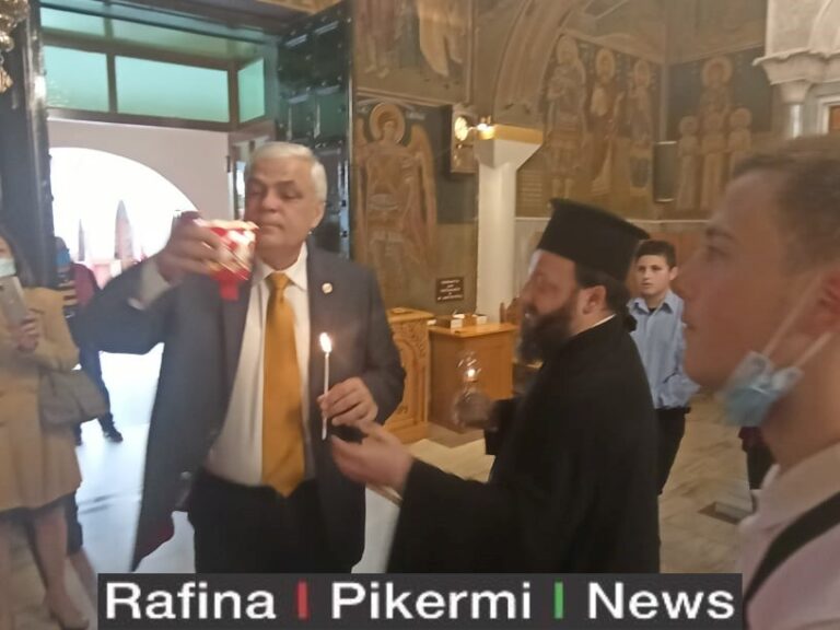 Αποκλειστικές φωτο rpn.gr: Μόλις έφτασε το Άγιο Φως στη Ραφήνα!