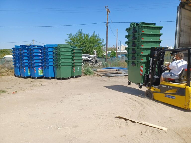 Καινούργιοι κάδοι απορριμμάτων στη Ραφήνα