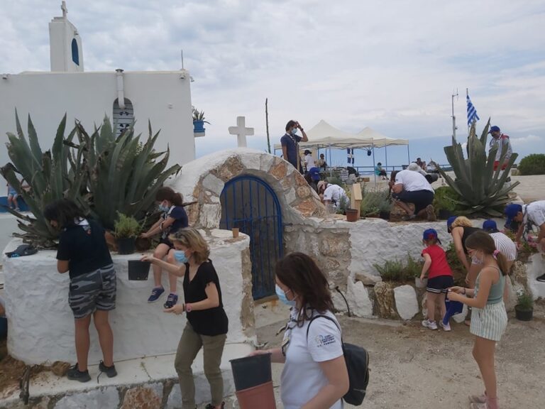 Μικροί και μεγάλοι έγιναν κηπουροί στον Άγιο Νικόλαο της Ραφήνας με πρωτοβουλία του ΟΛΡ!(φωτο)
