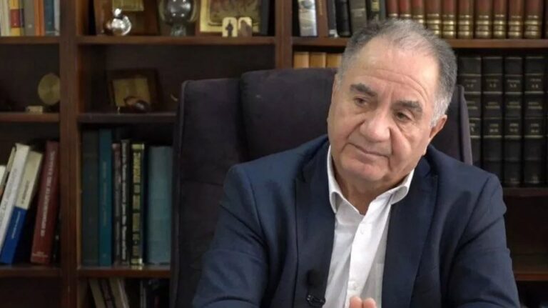 ”Έφυγε” ο Θεόδωρος Κατσανέβας από κορονοϊό