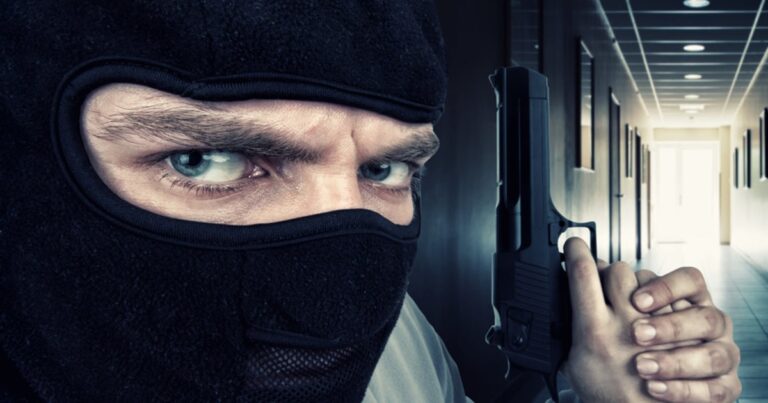 Διάρρηξη με λεία 120.000 ευρώ από σπίτι επιχειρηματία στην Εκάλη