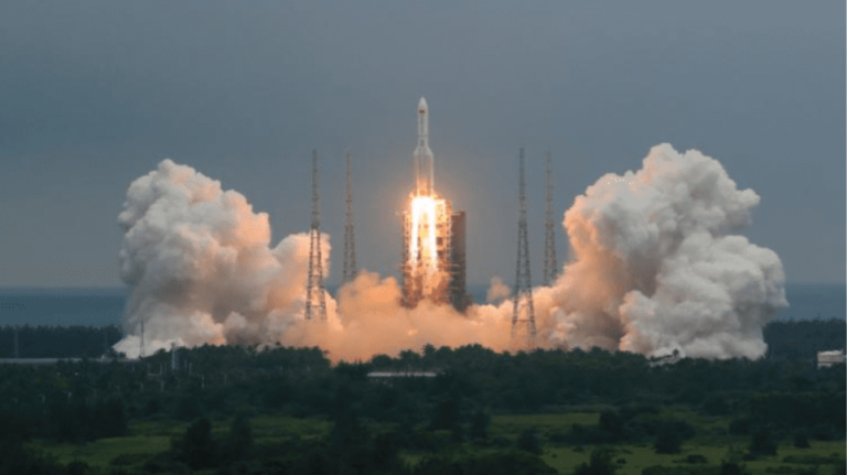 Νωρίς την Κυριακή αναμένονται τα συντρίμμια του Κινέζικου πυραύλου στη Γη