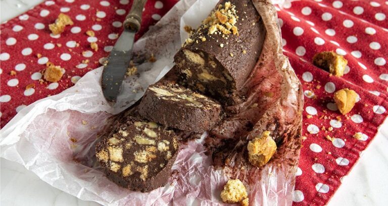 Η συνταγή της ημέρας: Κορμός σοκολάτας με πασχαλινά κουλουράκια