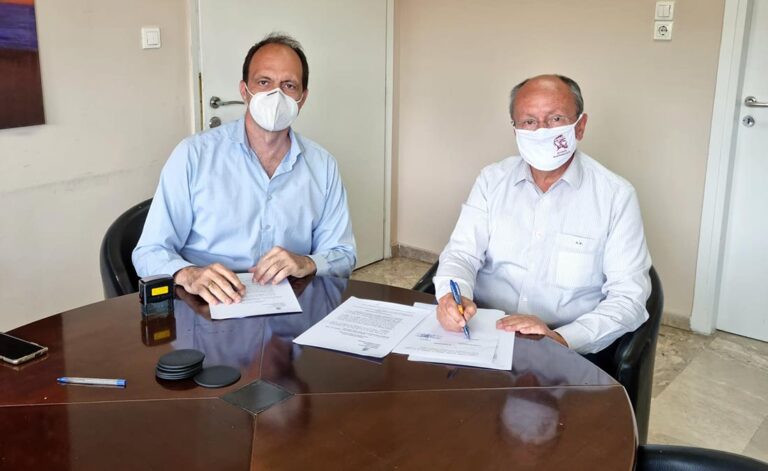 Υπογράφηκε η σύμβαση για την αντικατάσταση του χλοοτάπητα στο Γήπεδο της Αφετηρίας Μαραθώνα