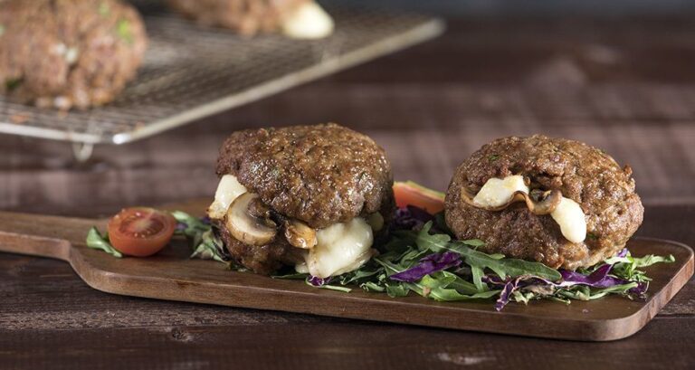 Η συνταγή της ημέρας: Γεμιστά μπιφτέκια light