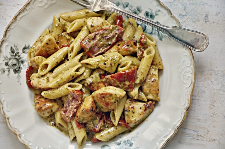 Πένες κοτόπουλο με λιαστή και χοιρινό λεμονάτο την Τετάρτη στην Κατσαρόλα!