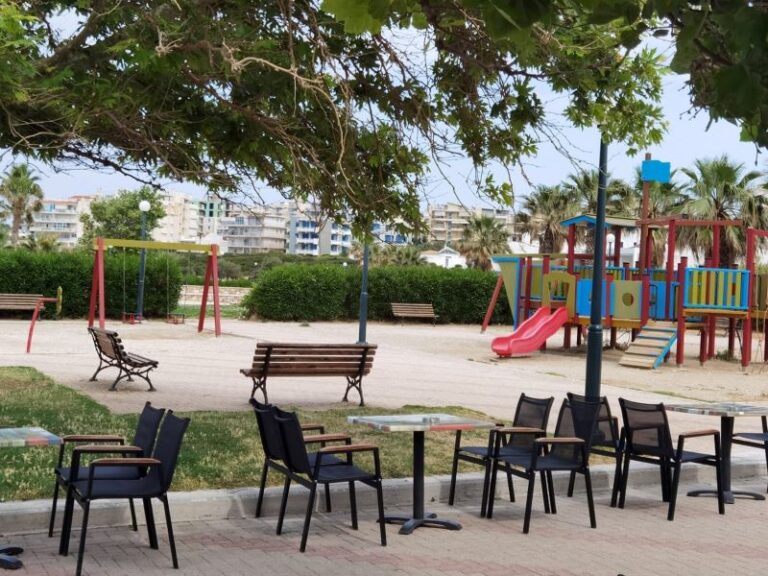 Ραφήνα: Άνοιξε προσωρινά η παιδική χαρά στο Πάρκο Καραμανλή