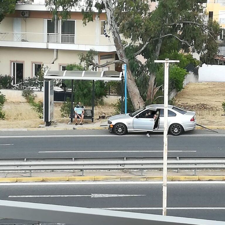 Ραφήνα: Τροχαίο με υλικές ζημιές στην Αγία Βαρβάρα(φωτο)