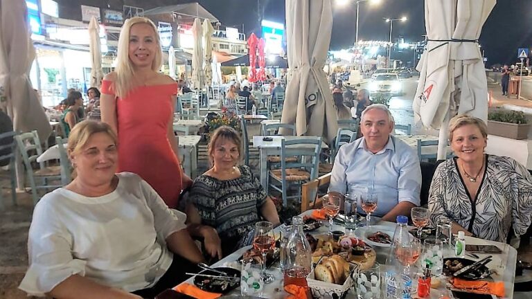 Πάρτυ γενεθλίων στο λιμάνι της Ραφήνας(φωτο)