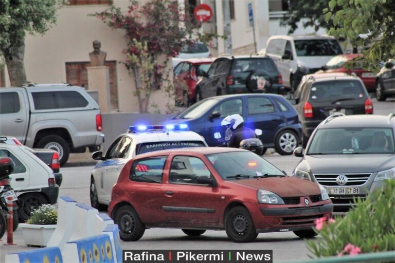 Γέμισε κλήσεις χτες η Ραφήνα- το παρκάρισμα της χρονιάς(φωτο)