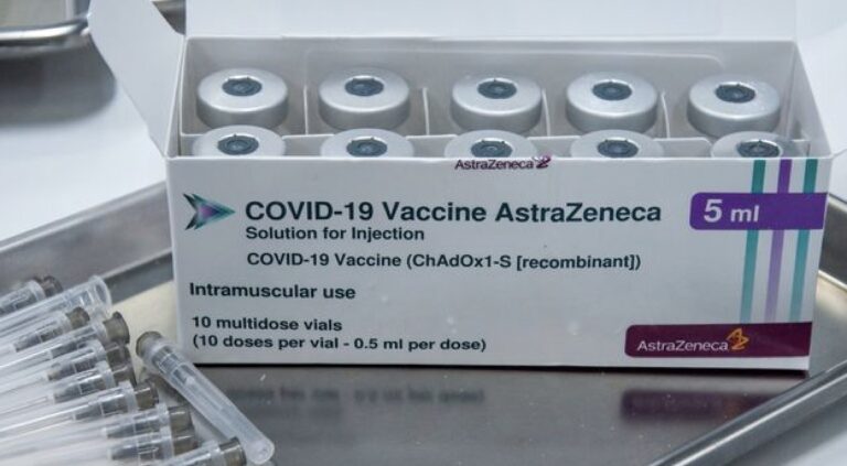 Αξιωματούχος EMA: “Οι χώρες θα πρέπει να αποφύγουν τη χορήγηση του εμβολίου της AstraZeneca και σε άτομα άνω των 60 ετών”