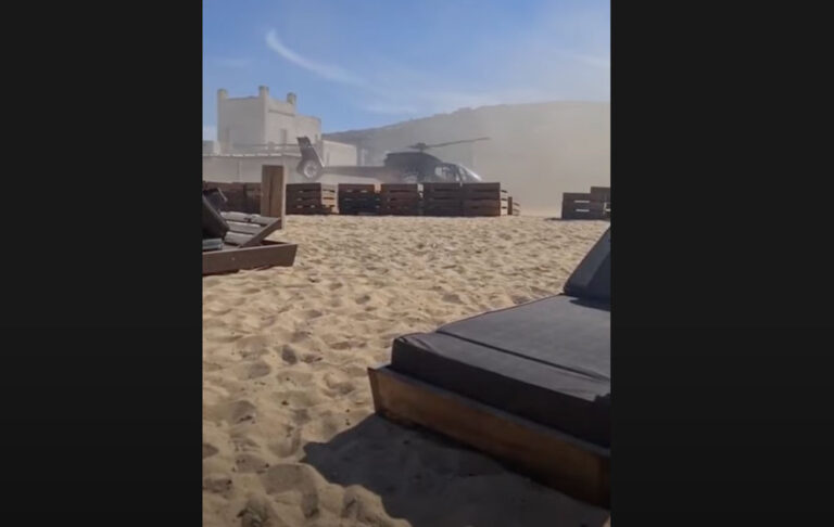 Μόνο στη Μύκονο: Επιχειρηματίας προσγειώθηκε με ελικόπτερο σε beach bar (βίντεο)