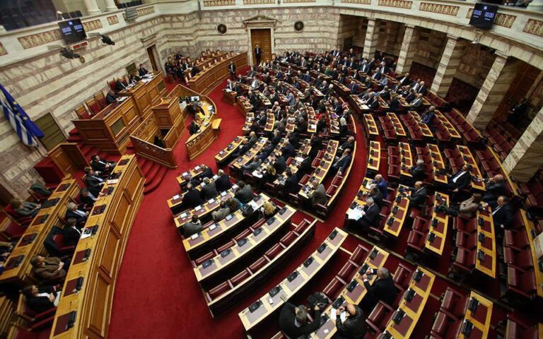 Βουλή: Υπερψηφίστηκε το εργασιακό νομοσχέδιο – Οι 20 αλλαγές