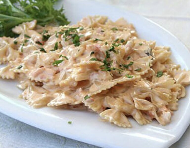 Φαρφάλες με σολομό και μοσχαράκι κοκκινιστό την Τρίτη στην Κατσαρόλα!