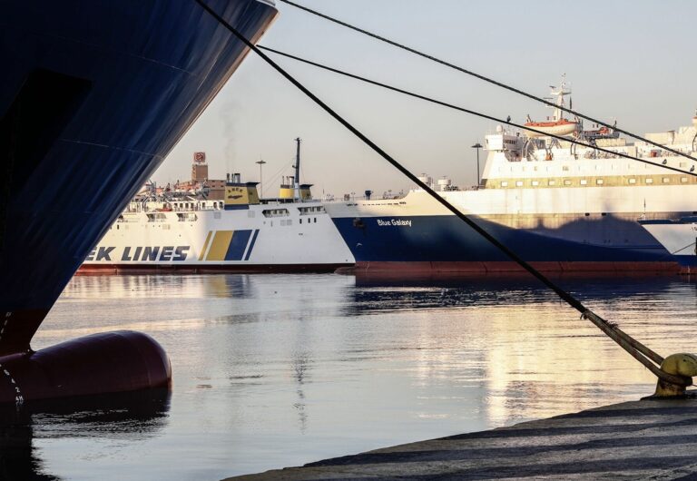 Αυτοκίνητο έπεσε στο λιμάνι του Πειραιά – Νεκρός ο οδηγός