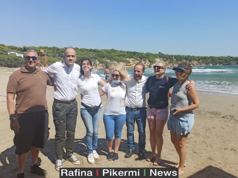 “Όλοι μαζί” καθάρισαν την παραλία του “Φίλιππα”- Δήμος, Περιφέρεια και εθελοντές (φωτο-βίντεο)