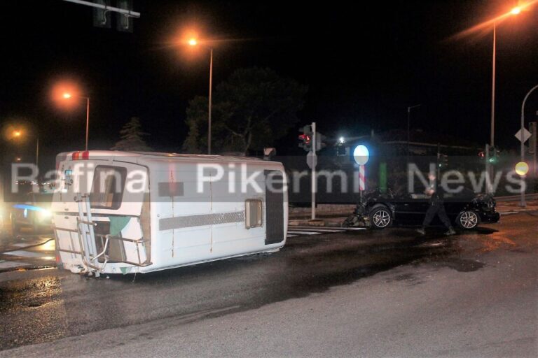Σοκαριστικό ατύχημα στο Πικέρμι με τρεις τραυματίες στην Λ.Μαραθώνος(φωτο)