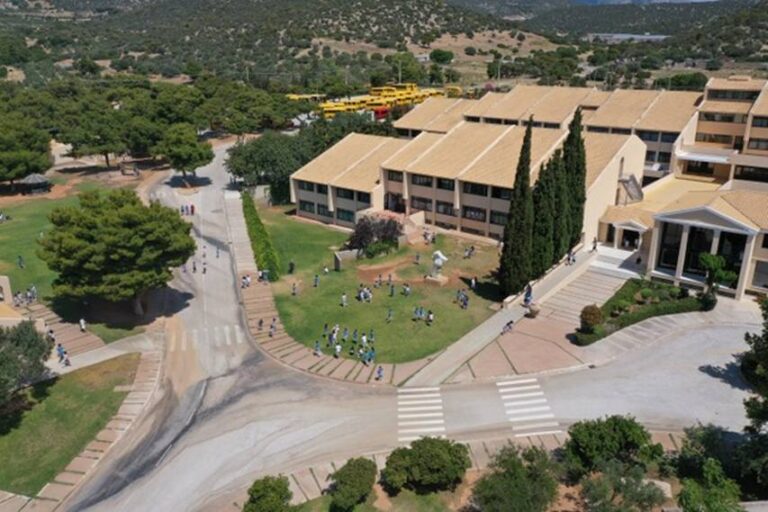 Τι αλλάζει στο Δημοτικό των Εκπαιδευτηρίων Γείτονα;