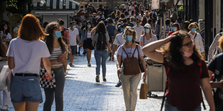 Τζανάκης: 4.000-6.000 πιθανά κρούσματα τον Αύγουστο – Οι ανεμβολίαστοι θα κολλήσουν σχεδόν όλοι