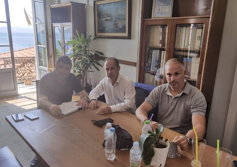 Ραφήνα: Παραδόθηκε η ανθρωπιστική βοήθεια στους πυρόπληκτους της Εύβοιας