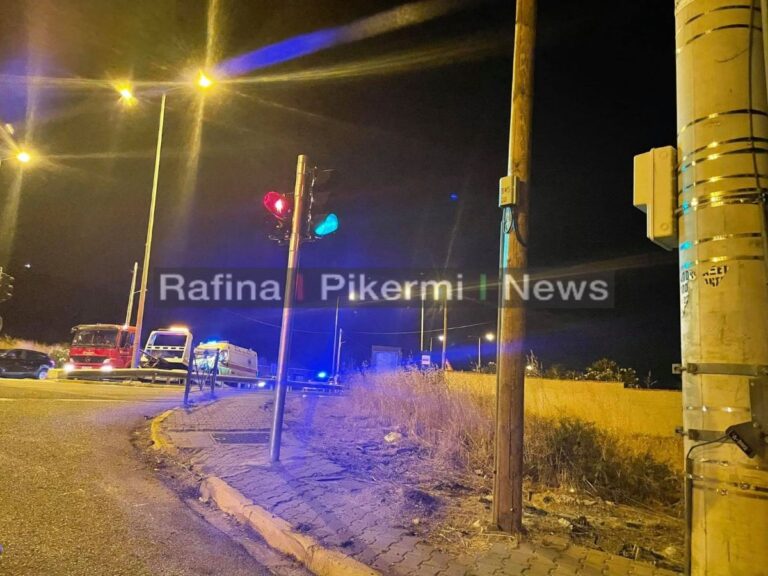 Σύγκρουση ασθενοφόρου με αυτοκίνητο στη Λ.Μαραθώνος στο Ν.Βουτζά- ουρές χιλιομέτρων