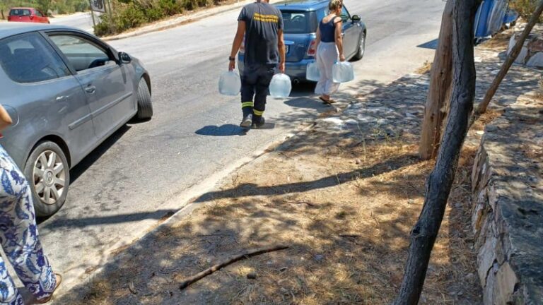 Μέχρι τις 8 το βράδυ η υδροφόρα του δήμου Ραφήνας-Πικερμίου στο Ντράφι