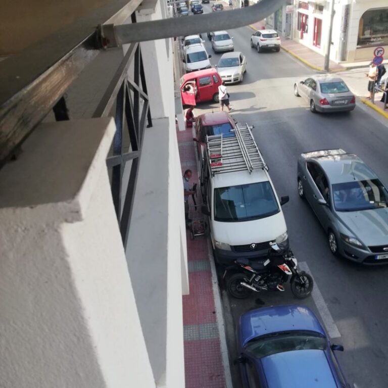 Τροχαίο με μηχανάκι στο κέντρο της Αρτέμιδας