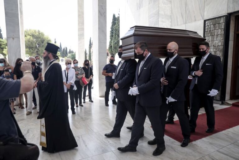 Tο τελευταίο αντίο στον Ανέστη Βλάχο δημοσία δαπάνη(φωτο)