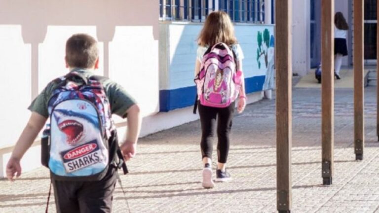 Κυρία από το Πικέρμι αναλαμβάνει μετακινήσεις μαθητών