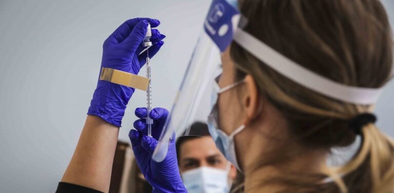 Εμβόλιο Johnson & Johnson: 9πλάσια αντισώματα από τη δεύτερη δόση – Πότε πρέπει να χορηγηθεί