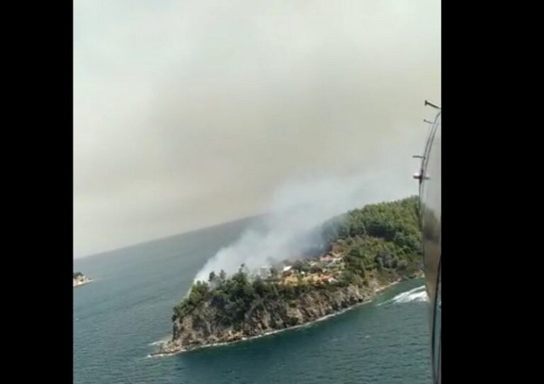 Συγκλονιστικό βίντεο με το ρωσικό θηρίο Beriev -200 να κάνει ρίψεις νερού στη φωτιά της Εύβοιας