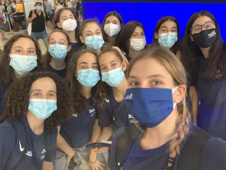 Αναχώρηση της Εθνικής Μπάσκετ Κορασίδων για τη Φινλανδία με δυο κορίτσια από το Πικέρμι