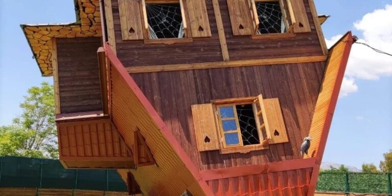 Το ανάποδο σπίτι στο Πικέρμι που είναι σαν να… περπατάς στο ταβάνι