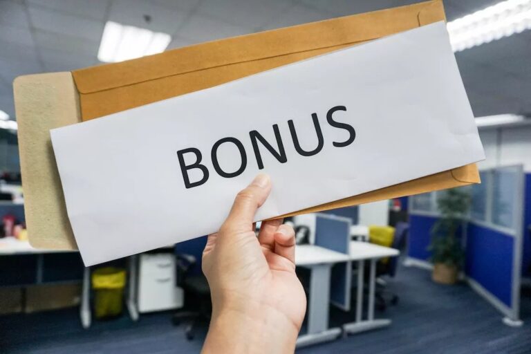 Πασίγνωστη εταιρεία δίνει αυτοκίνητα και $100.000 σε εργαζόμενους που εμβολιάστηκαν