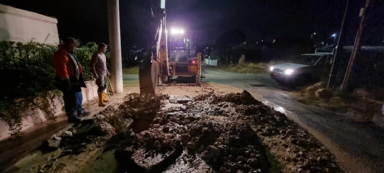 Ραφήνα: Βλάβη ύδρευσης τώρα στο Κόκκινο Λιμανάκι(φωτο)