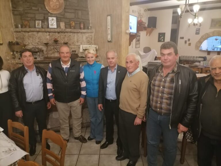 Ο Κώστας και η Νατάσα Καραμανλή στη Λάρισα σε γνωστή ταβέρνα της περιοχής με εκλεκτή παρέα