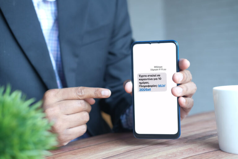 Νέα απάτη μέσω SMS: «Έχετε σταλεί σε καραντίνα για 10 ημέρες» – Προσοχή στα «μηνύματα covid19» (video)