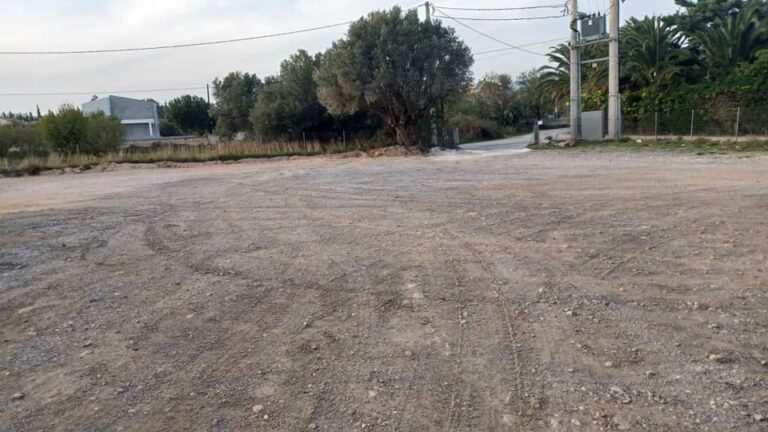 Καθαρισμός και βελτίωση του χώρου στάθμευσης δίπλα στα σχολεία του Πικερμίου(φωτο)