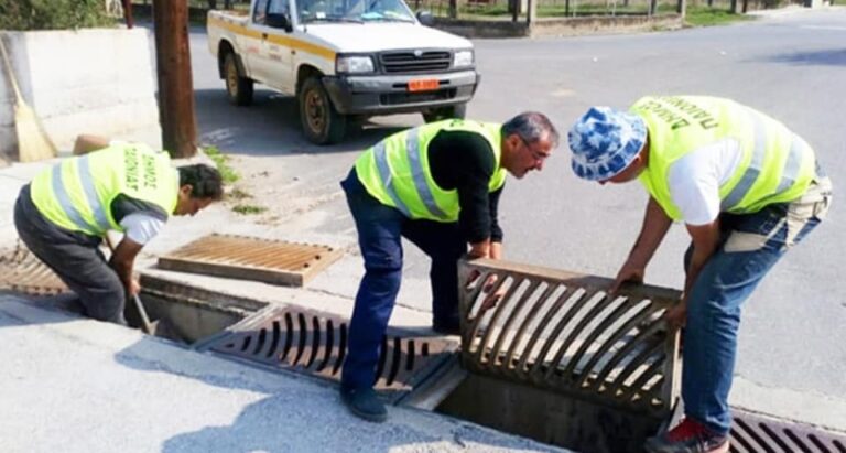 Καθαρίζονται όλα τα φρεάτια στην Παλλήνη