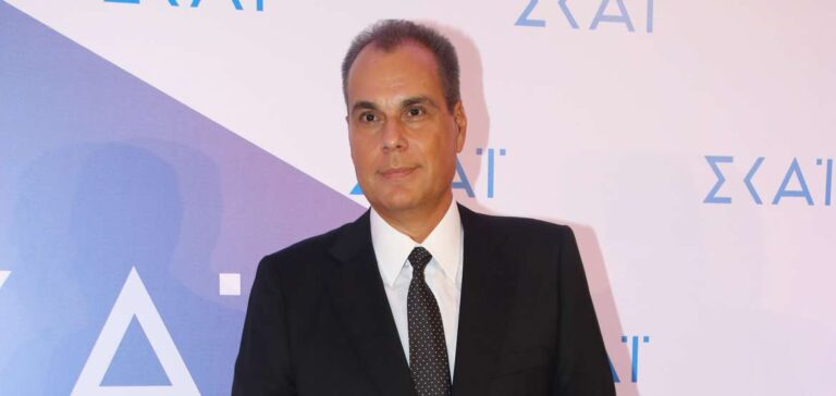 Νίκος Στραβελάκης: Στο νοσοκομείο με πνευμονία ο γνωστός δημοσιογράφος – Είναι θετικός στον κορονοϊό