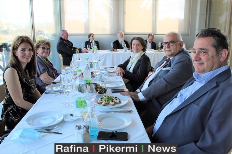 Εορταστικό τραπέζι Θεοφανείων για λίγους από τον Οργανισμό Λιμένος Ραφήνας(φωτο)