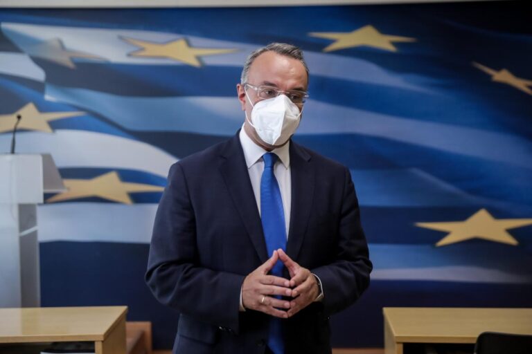 Σταϊκούρας: Προανήγγειλε νέα επιδότηση στους λογαριασμούς ρεύματος – «Παγώνει» η άμεση μείωση του ΦΠΑ