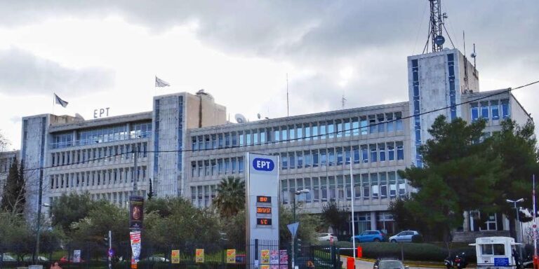 Συμβασιούχος της ΕΡΤ ο άνδρας που εισέβαλε στο κτίριο με ρόπαλο – Ανακοίνωση ΕΡΤ