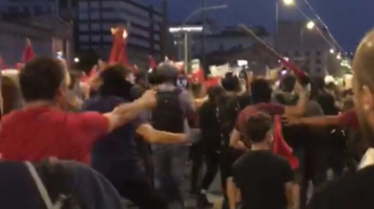 Eπεισόδια στο κέντρο της Αθήνας – Σε εξέλιξη το πανεκπαιδευτικό συλλαλητήριο (βίντεο)