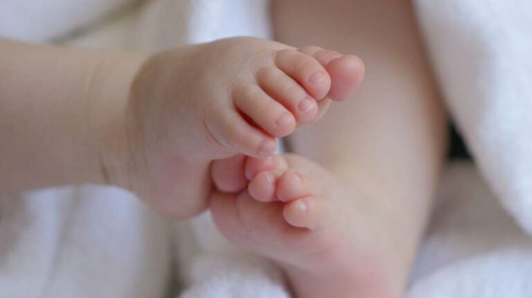 Μεγάλες αλλαγές στο επίδομα μητρότητας: Νέο ενιαίο σύστημα και αυξήσεις για χιλιάδες δικαιούχους