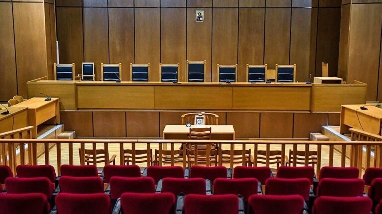 Μαχαίρωσαν γνωστό δικηγόρο – Τρόμος στα δικαστήρια