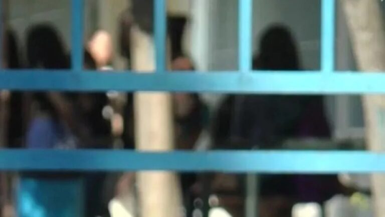 Άγριο ξύλο με μαθητές και θεατές – Κλήθηκε ασθενοφόρο (βίντεο)