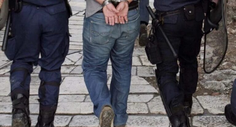 Στον εισαγγελέα εκπαιδευτικός – Είχε στην κατοχή του 10.000 αρχεία με σκληρό πορνογραφικό υλικό ανηλίκων